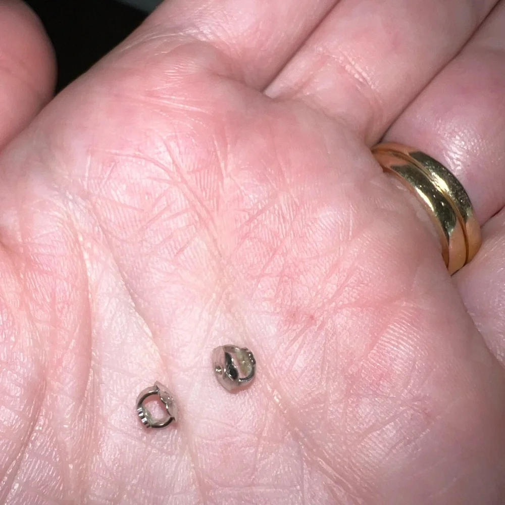 White gold diamond earrings - Picture 6 of 8